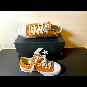 Women chuck Taylor lugged low